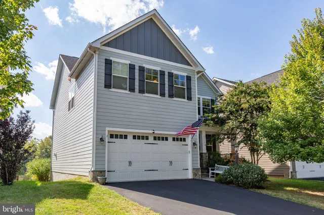 $899,950 | 7116 Lake Drive, Warrenton, VA 20187