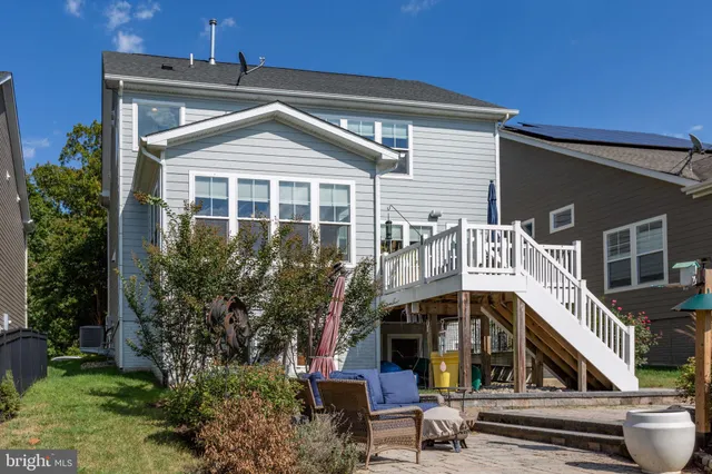 $899,950 | 7116 Lake Drive, Warrenton, VA 20187