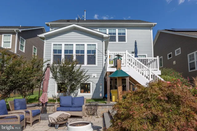 $899,950 | 7116 Lake Drive, Warrenton, VA 20187