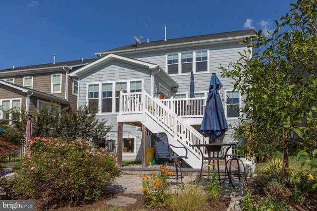 $899,950 | 7116 Lake Drive, Warrenton, VA 20187