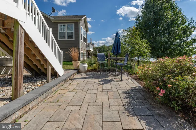 $899,950 | 7116 Lake Drive, Warrenton, VA 20187