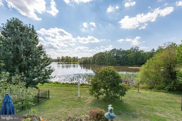 $899,950 | 7116 Lake Drive, Warrenton, VA 20187