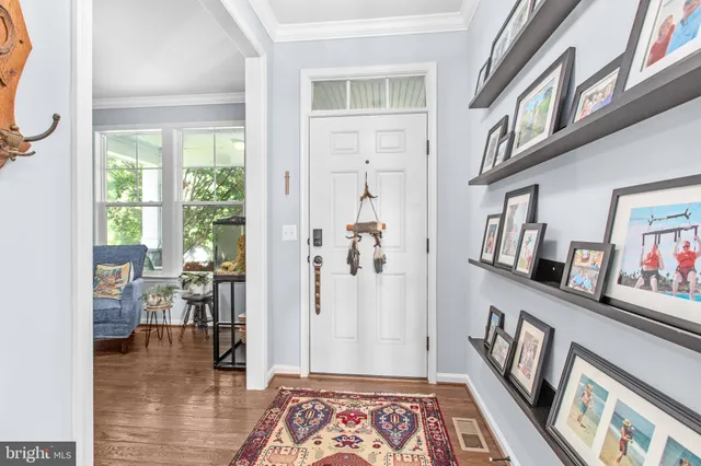 $899,950 | 7116 Lake Drive, Warrenton, VA 20187