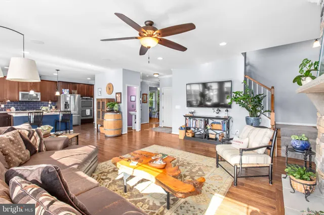 $899,950 | 7116 Lake Drive, Warrenton, VA 20187