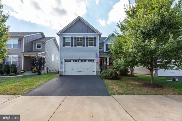 $899,950 | 7116 Lake Drive, Warrenton, VA 20187