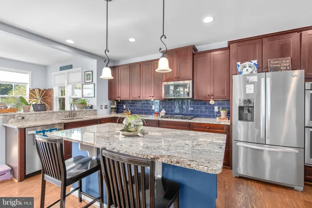 $899,950 | 7116 Lake Drive, Warrenton, VA 20187