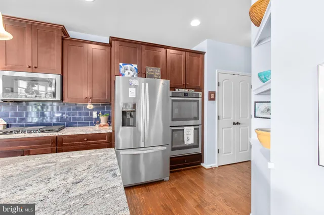 $899,950 | 7116 Lake Drive, Warrenton, VA 20187