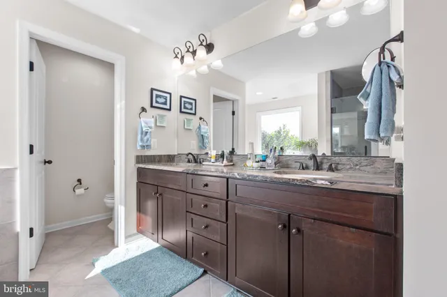 $899,950 | 7116 Lake Drive, Warrenton, VA 20187