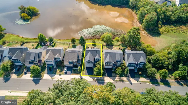 $899,950 | 7116 Lake Drive, Warrenton, VA 20187