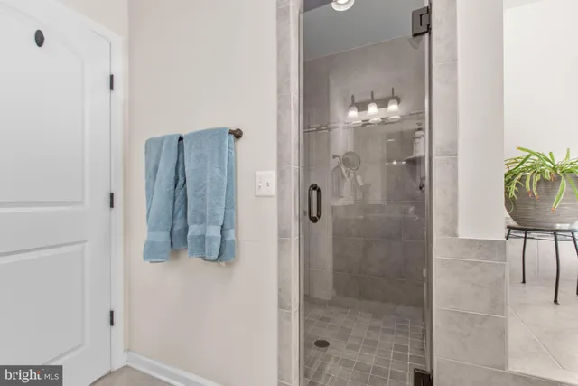 $899,950 | 7116 Lake Drive, Warrenton, VA 20187