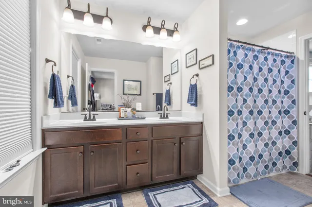 $899,950 | 7116 Lake Drive, Warrenton, VA 20187