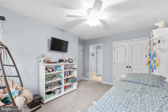 $899,950 | 7116 Lake Drive, Warrenton, VA 20187