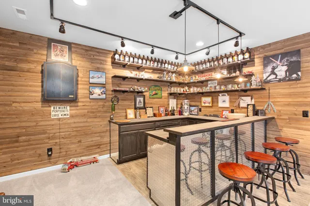 $899,950 | 7116 Lake Drive, Warrenton, VA 20187