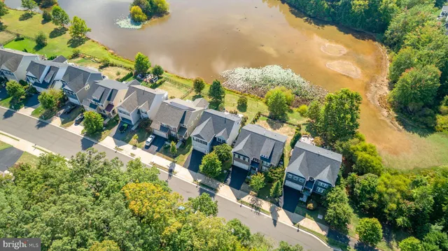 $899,950 | 7116 Lake Drive, Warrenton, VA 20187