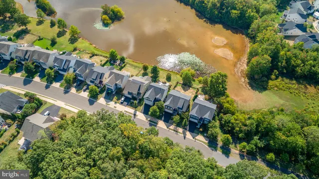 $899,950 | 7116 Lake Drive, Warrenton, VA 20187