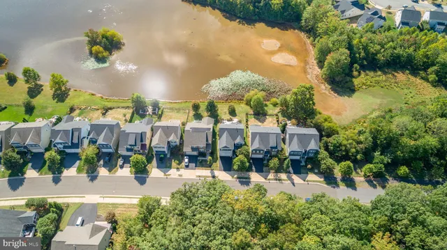 $899,950 | 7116 Lake Drive, Warrenton, VA 20187