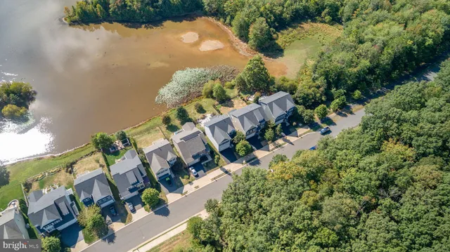 $899,950 | 7116 Lake Drive, Warrenton, VA 20187