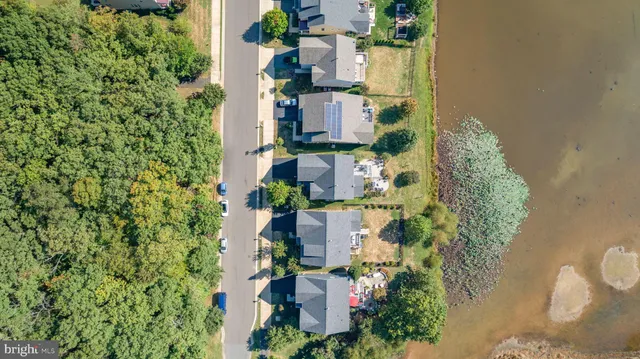 $899,950 | 7116 Lake Drive, Warrenton, VA 20187