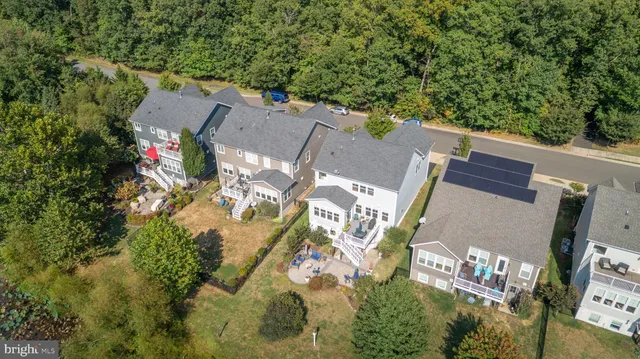 $899,950 | 7116 Lake Drive, Warrenton, VA 20187