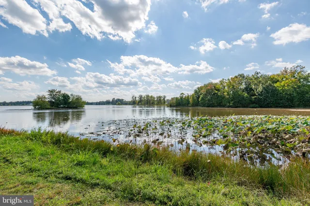 $899,950 | 7116 Lake Drive, Warrenton, VA 20187