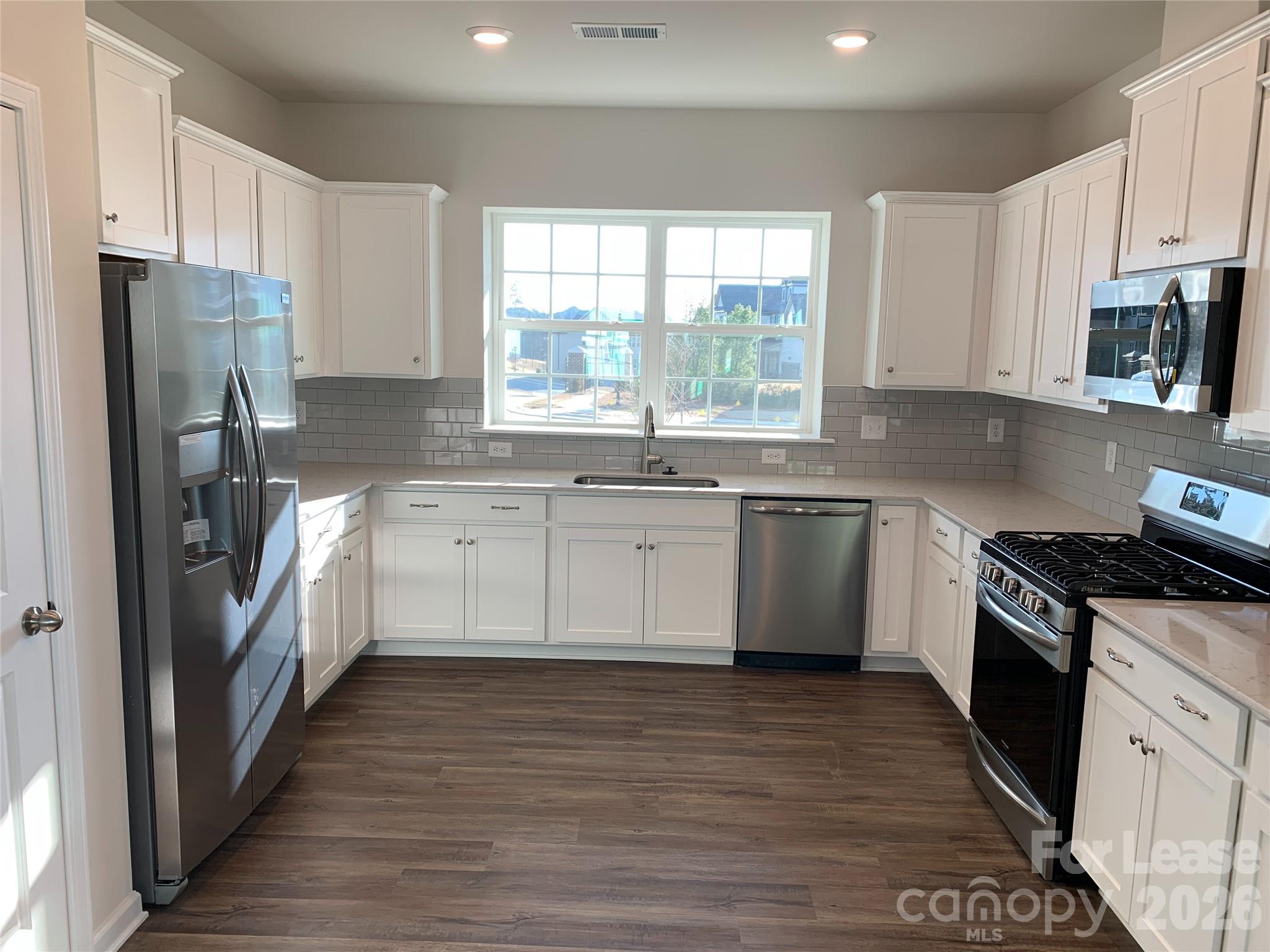 17212 Snug Harbor Road Charlotte, NC 28278 - Photo 3 of 29