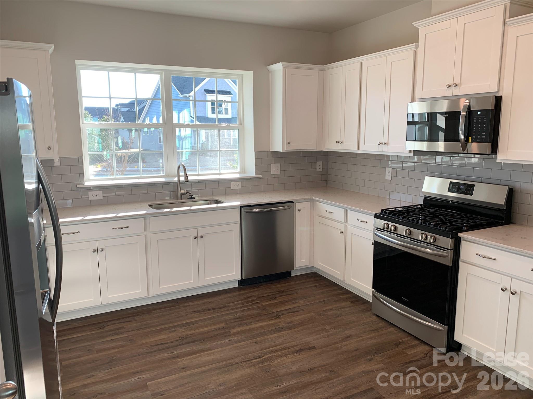 17212 Snug Harbor Road Charlotte, NC 28278 - Photo 4 of 29