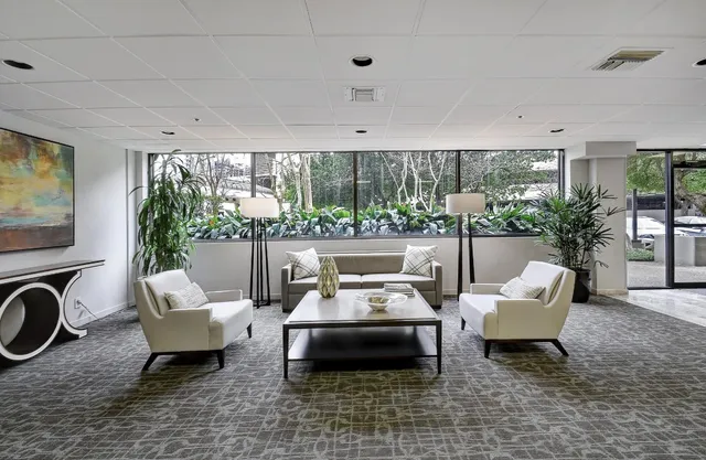 $420,000 | 40 North Interstate Highway 35, Unit 3D3, Austin, TX 78701