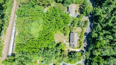 $550,000 | 169 West Rogues Path, Huntington, NY 11743