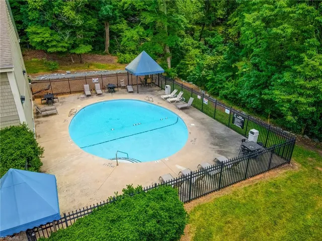 $165,900 | 1518 Benjamin Parkway, Unit C, Greensboro, NC 27408