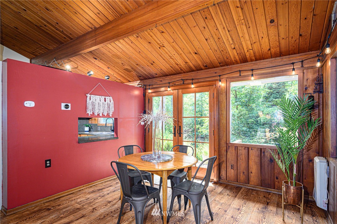 11303 Southwest Cedarhurst Road Vashon, WA 98070 - Photo 12 of 35 Gallery Image 12