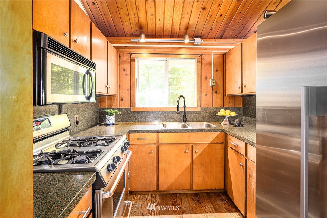 11303 Southwest Cedarhurst Road Vashon, WA 98070 - Photo 15 of 35 Gallery Image 15