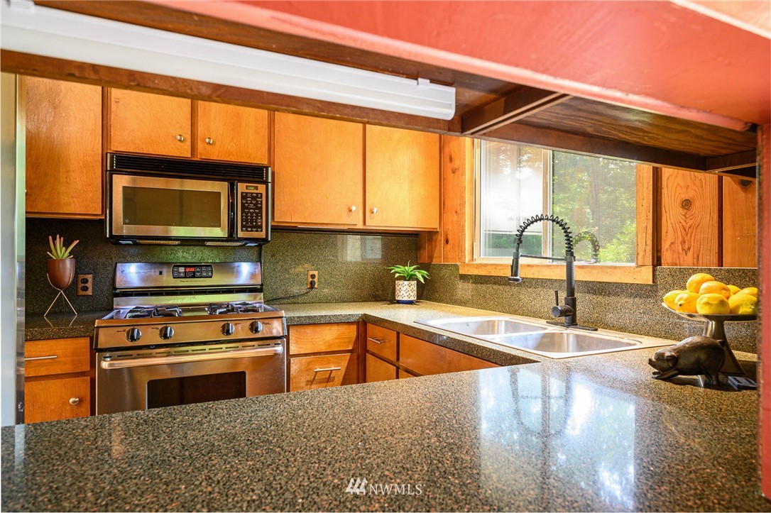 11303 Southwest Cedarhurst Road Vashon, WA 98070 - Photo 17 of 35 Gallery Image 17