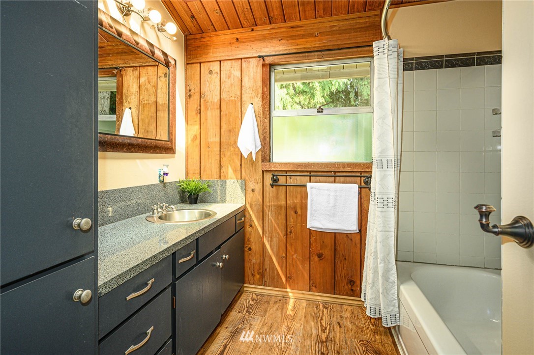 11303 Southwest Cedarhurst Road Vashon, WA 98070 - Photo 21 of 35 Gallery Image 21