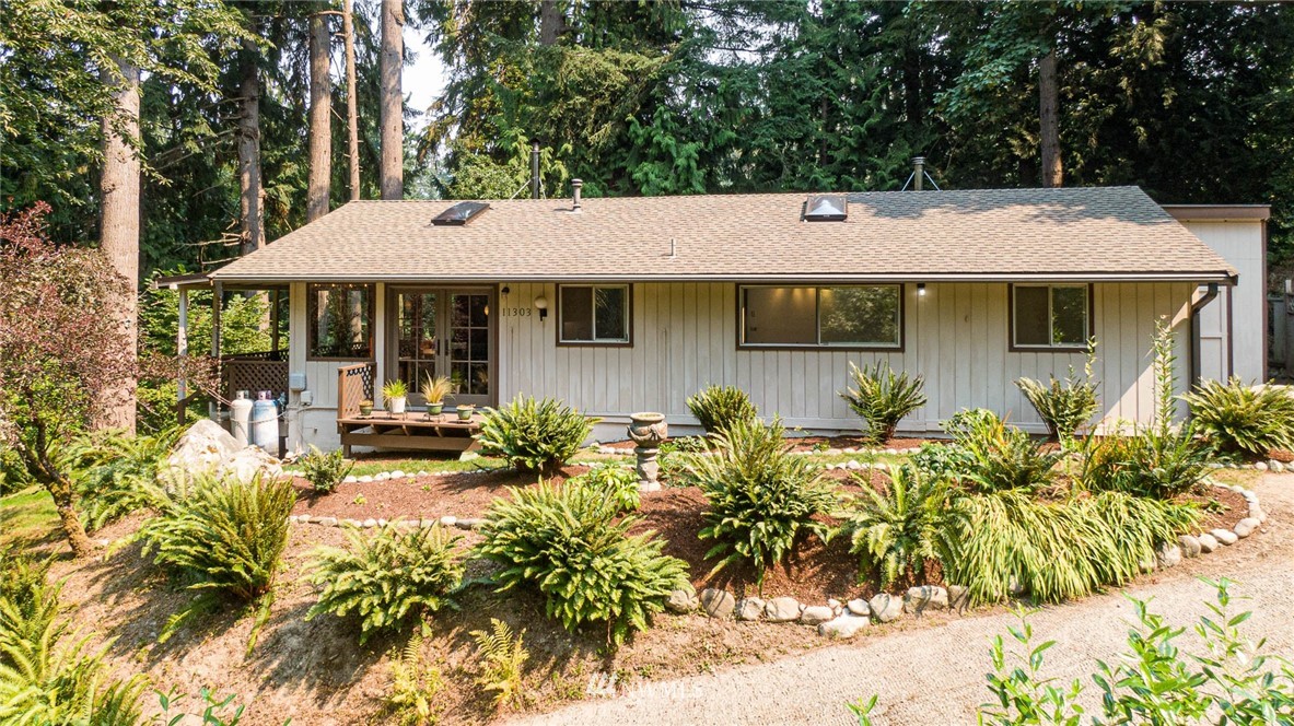 11303 Southwest Cedarhurst Road Vashon, WA 98070 - Photo 4 of 35 Gallery Image 4