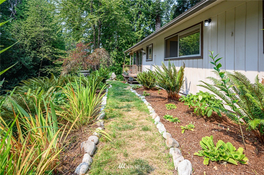 11303 Southwest Cedarhurst Road Vashon, WA 98070 - Photo 8 of 35 Gallery Image 8