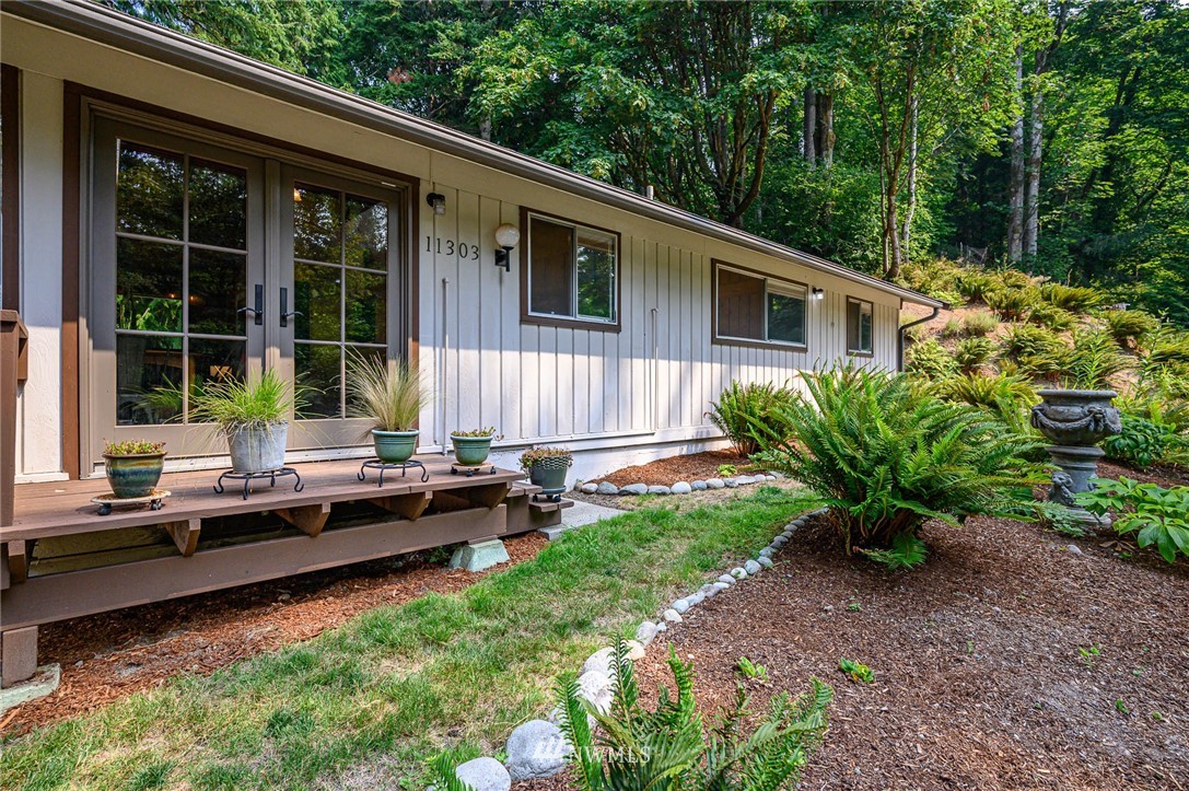 11303 Southwest Cedarhurst Road Vashon, WA 98070 - Photo 9 of 35 Gallery Image 9