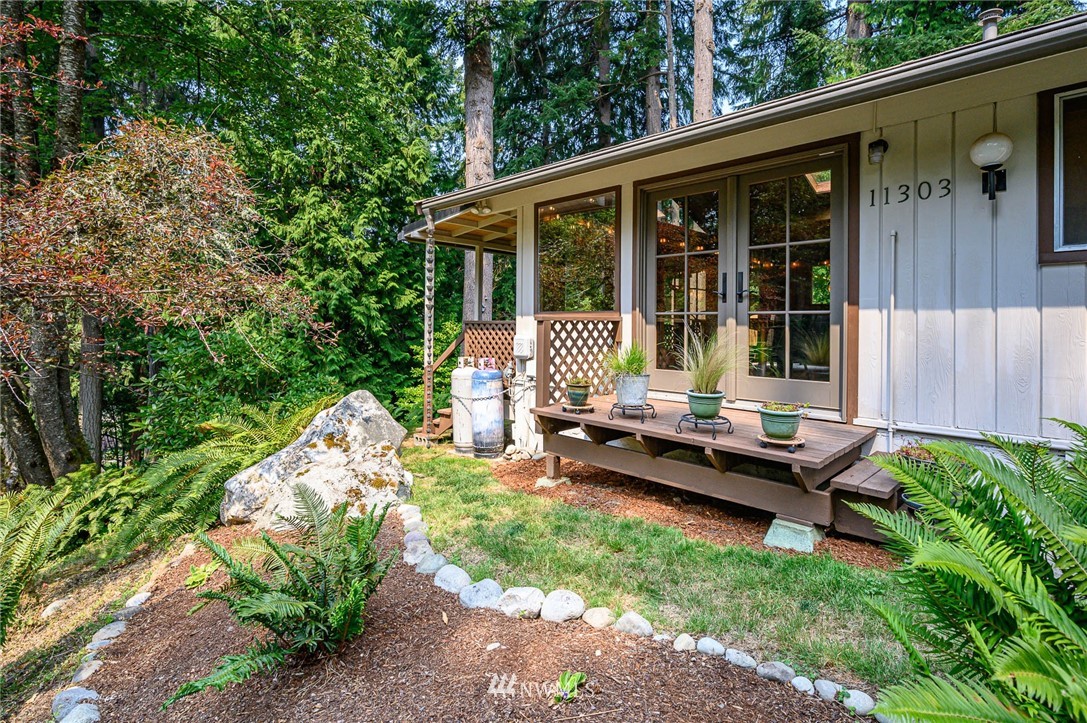 11303 Southwest Cedarhurst Road Vashon, WA 98070 - Photo 10 of 35 Gallery Image 10