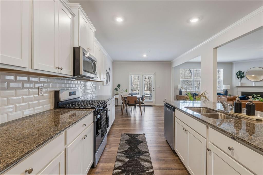 825 Athena Bend Fairburn, GA 30213 - Photo 8 of 39