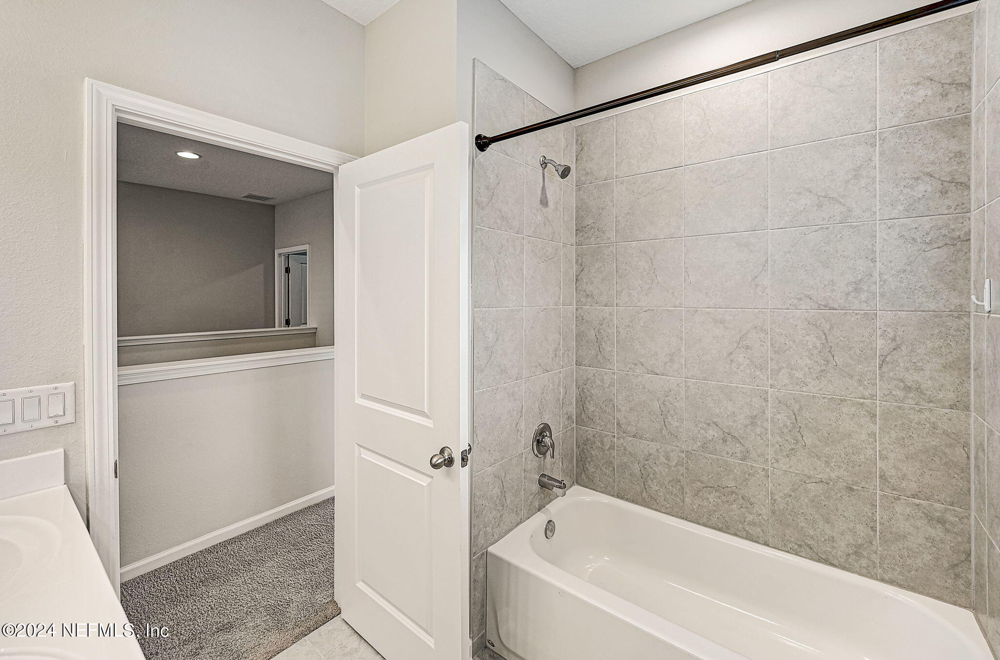 433 Watervale Drive St. Augustine, FL 32092 - Photo 34 of 66 a bathroom with a bathtub and shower