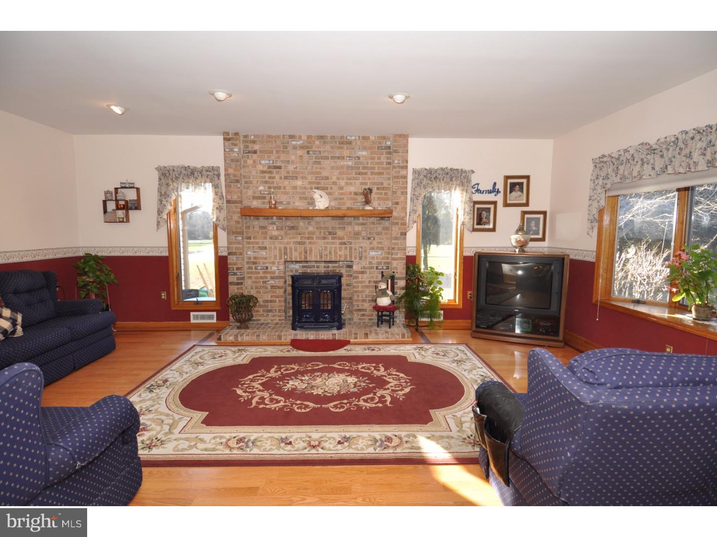 707 Juliustown Georgetown Road Jobstown, NJ 08041 - Photo 3 of 25 Family Room