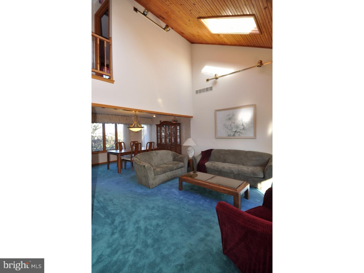 707 Juliustown Georgetown Road Jobstown, NJ 08041 - Photo 10 of 25 Living Room