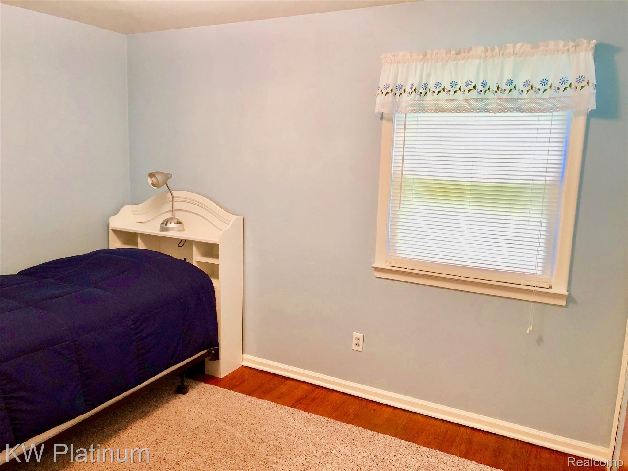 3422 Riverside Drive Port Huron, MI 48060 - Photo 10 of 20 IMG_8731.jpg
