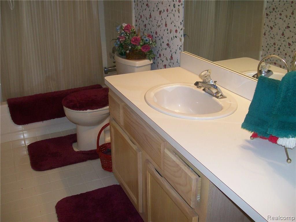 3423 Fairgrove Terrace Rochester Hills, MI 48309 - Photo 14 of 26