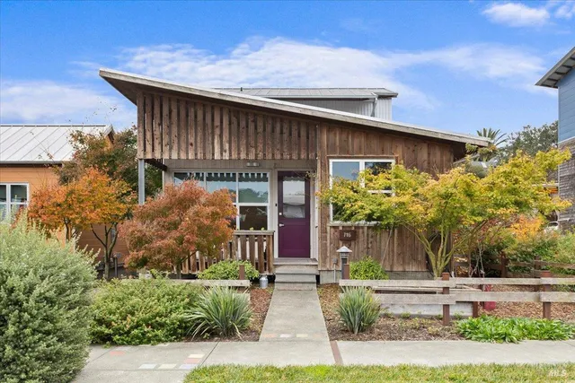 $1,275,000 | 716 Keller Court, Petaluma, CA 94952