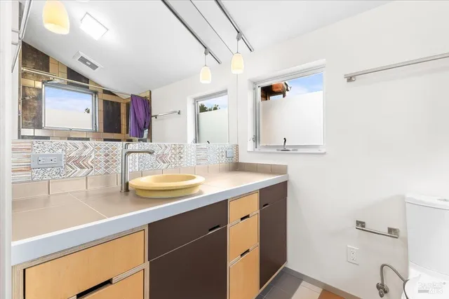 $1,275,000 | 716 Keller Court, Petaluma, CA 94952