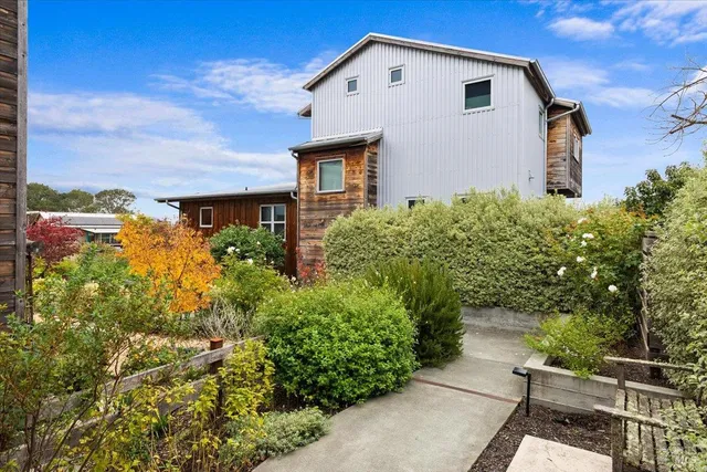 $1,275,000 | 716 Keller Court, Petaluma, CA 94952