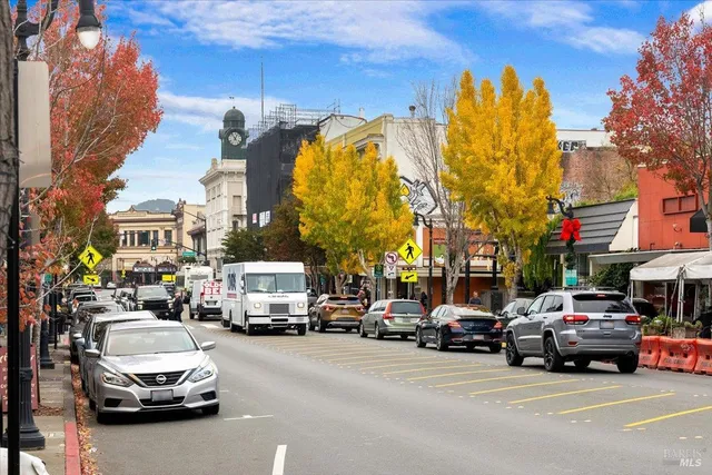 $1,275,000 | 716 Keller Court, Petaluma, CA 94952