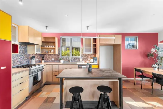 $1,275,000 | 716 Keller Court, Petaluma, CA 94952