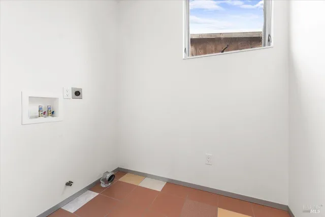 $1,275,000 | 716 Keller Court, Petaluma, CA 94952