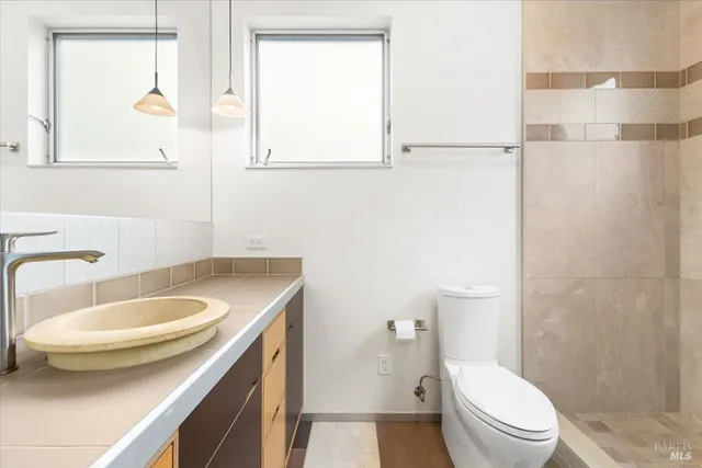 $1,275,000 | 716 Keller Court, Petaluma, CA 94952